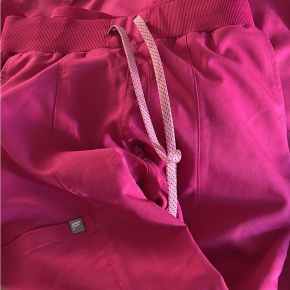 Vibrant Pink Scrub set with Pocket - Picture 3 of 3